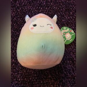 8" Yara the Holiday Yeti Squishmallow NWT